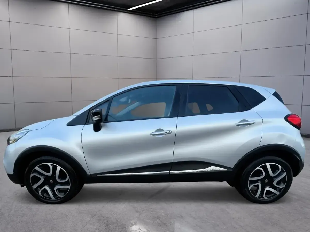 Used Renault Captur Dynamique 110 HP (80 kW) 2016 Silver SUV