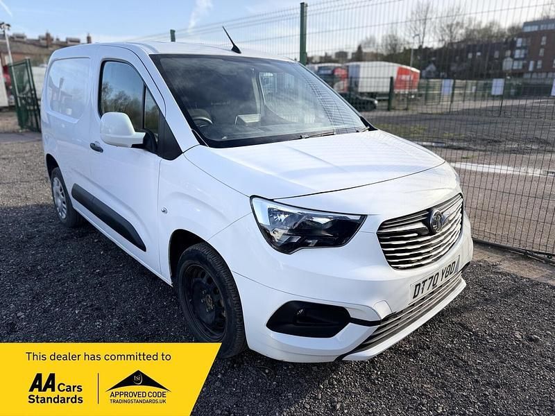 Used Vauxhall Combo Sportive 100 HP (73 kW) 2021 White MPV