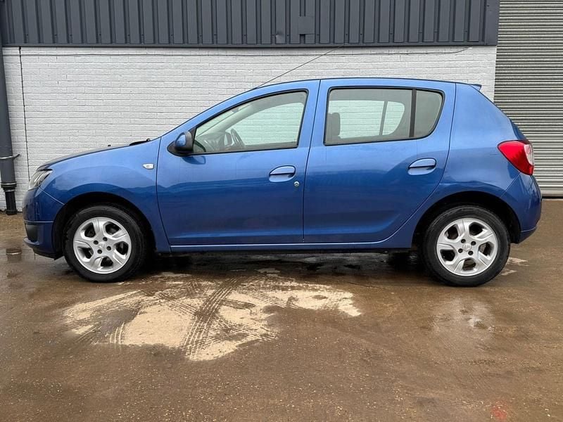 Used Dacia Sandero Lauréate 90 HP (66 kW) 2013 Blue Hatchback