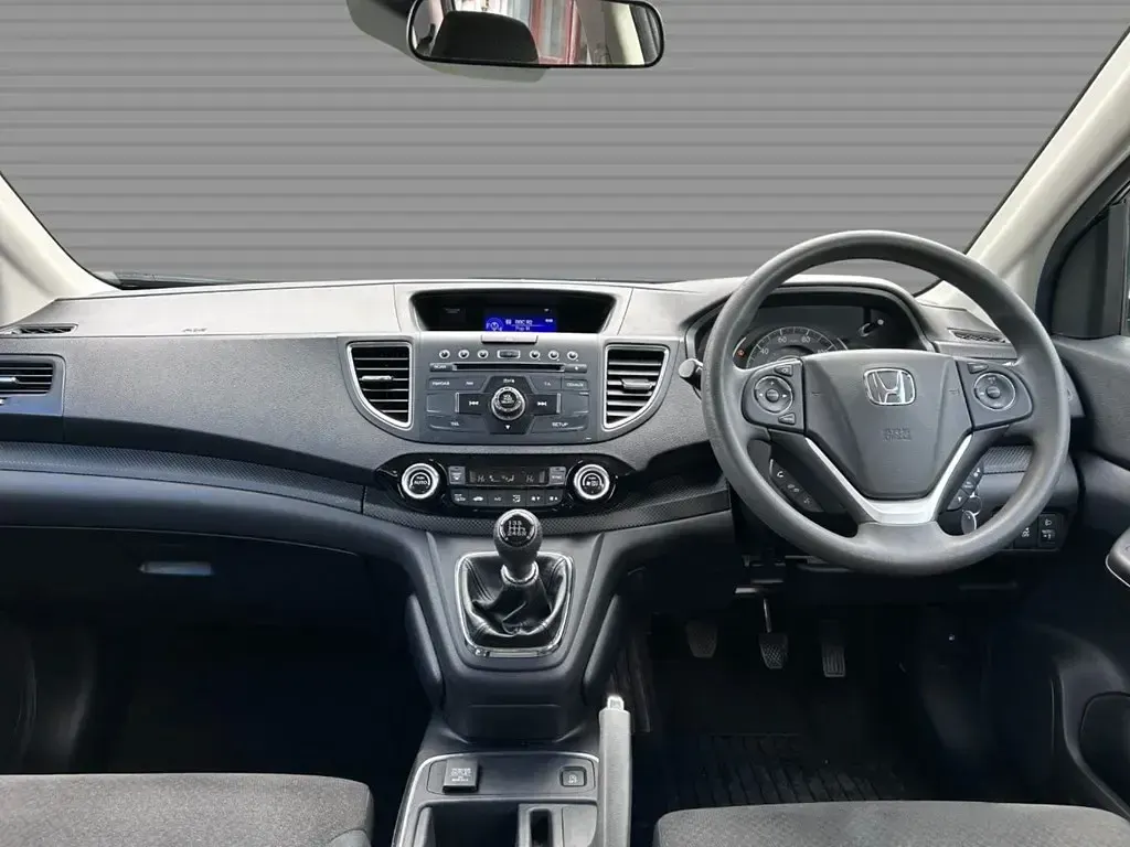 Used Honda CR-V S 120 HP (88 kW) 2017 Polished metal silver SUV