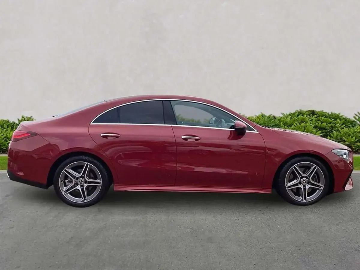 Gebraucht Mercedes CLA220 Executive 190 PS (139 kW) 2024 Rot Limousine
