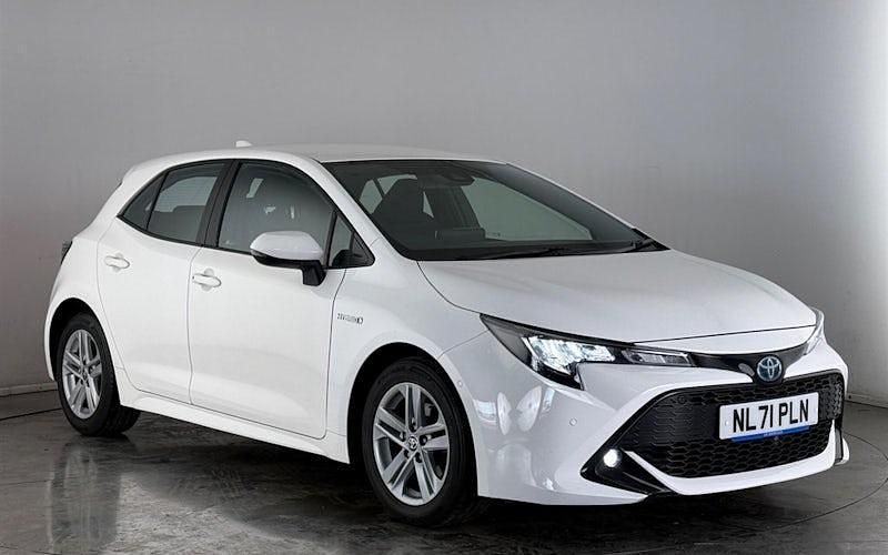 Used Toyota Corolla 122 HP (89 kW) 2021 White Hatchback