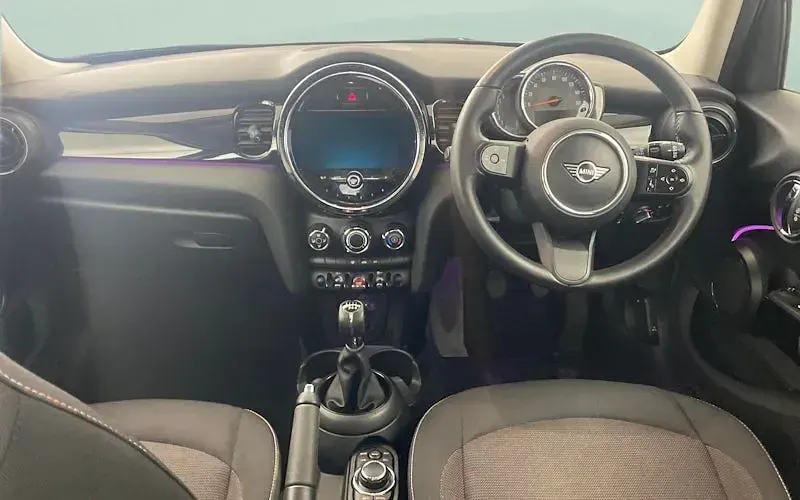 Usado Mini Cooper Classic 136 CV (100 kW) 2022 Gris Utilitario