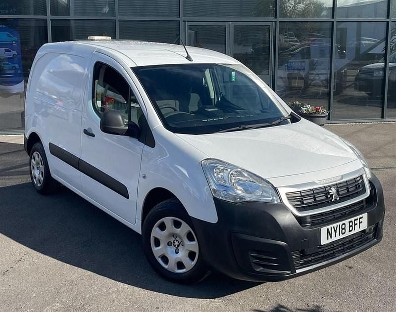 White Used 2018 Peugeot Partner MPV | £4,995 (Good price) - Image 1/4