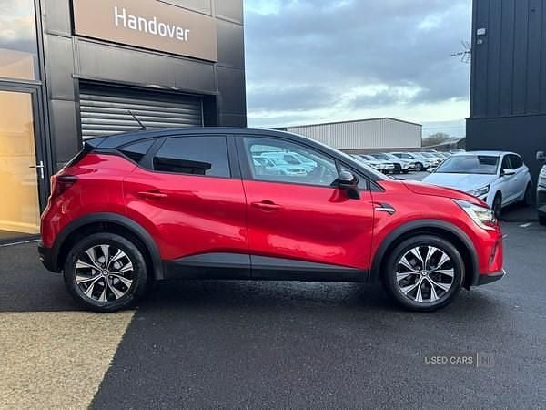Used Renault Captur LIMITED 89 HP (65 kW) 2022 Red/black SUV