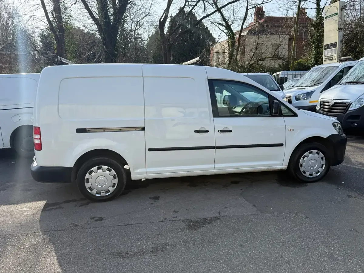 Używany VW Caddy Startline 102 KM (75 kW) 2015 Biały Minivan
