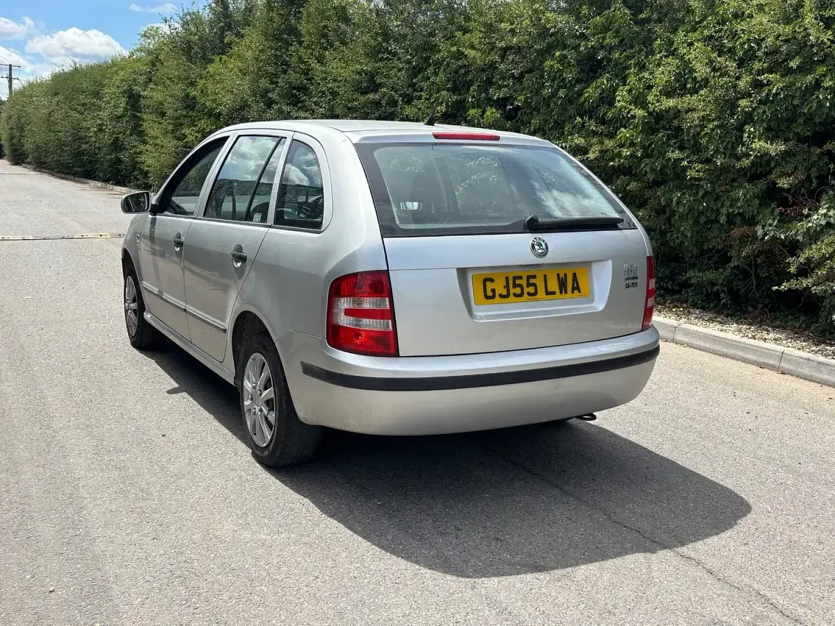 Used Skoda Fabia Ambiente 75 HP (55 kW) 2005 Silver Estate