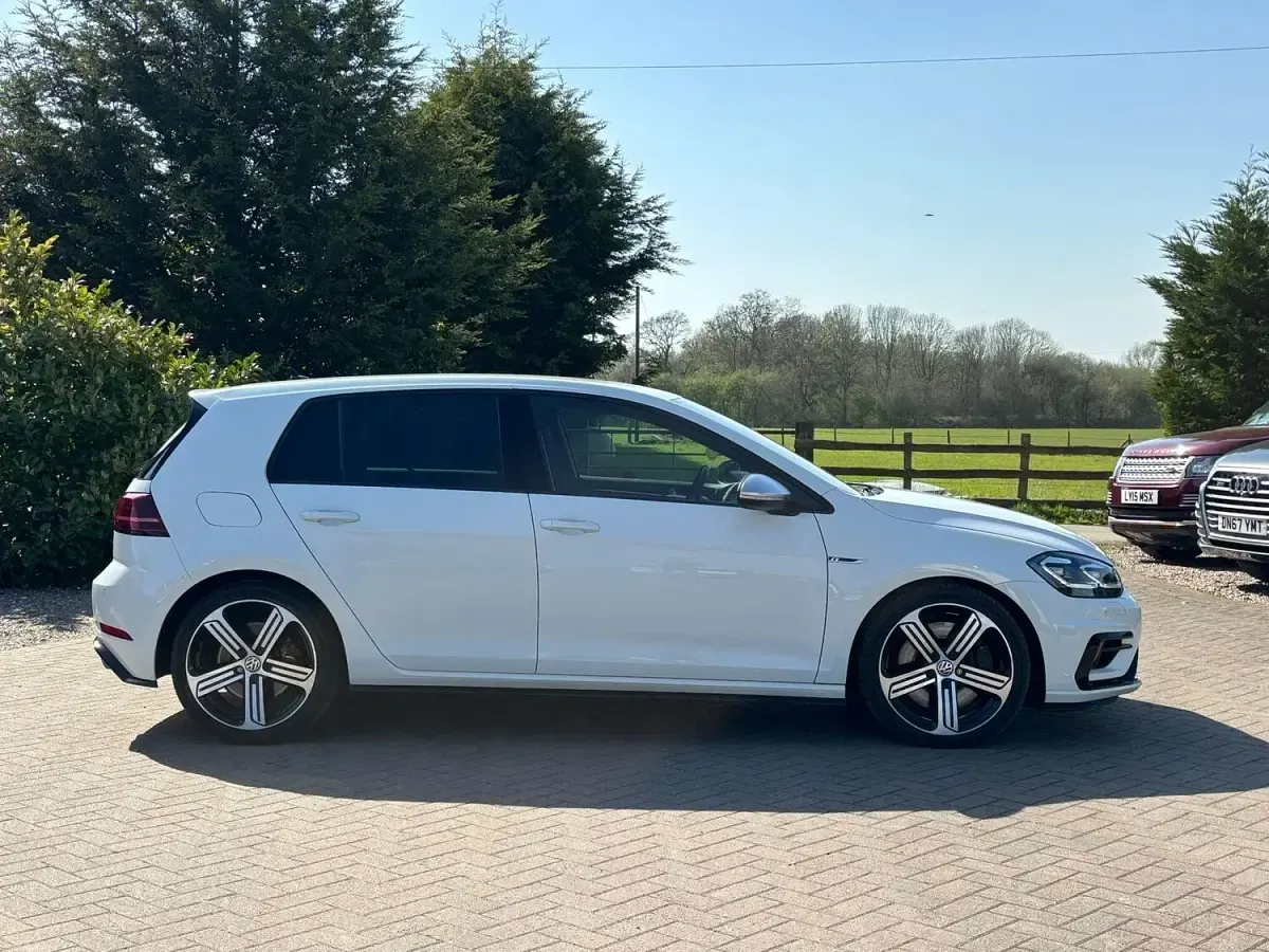 Used VW Golf VII R 300 HP (220 kW) 2019 White Hatchback
