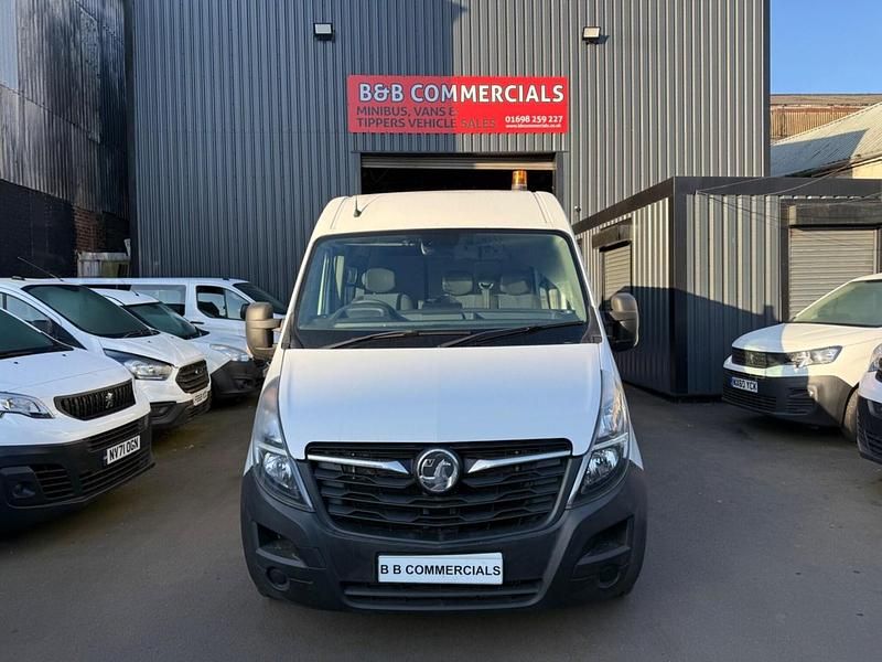 Second-hand Vauxhall Movano Edition 135 CP (99 kW) 2021 Alb Monovolum
