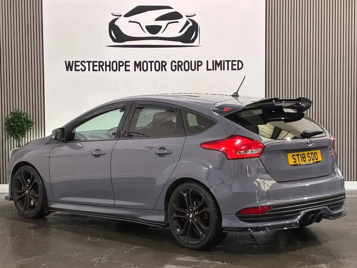 Used Ford Focus ST 185 HP (136 kW) 2018 Grey Hatchback