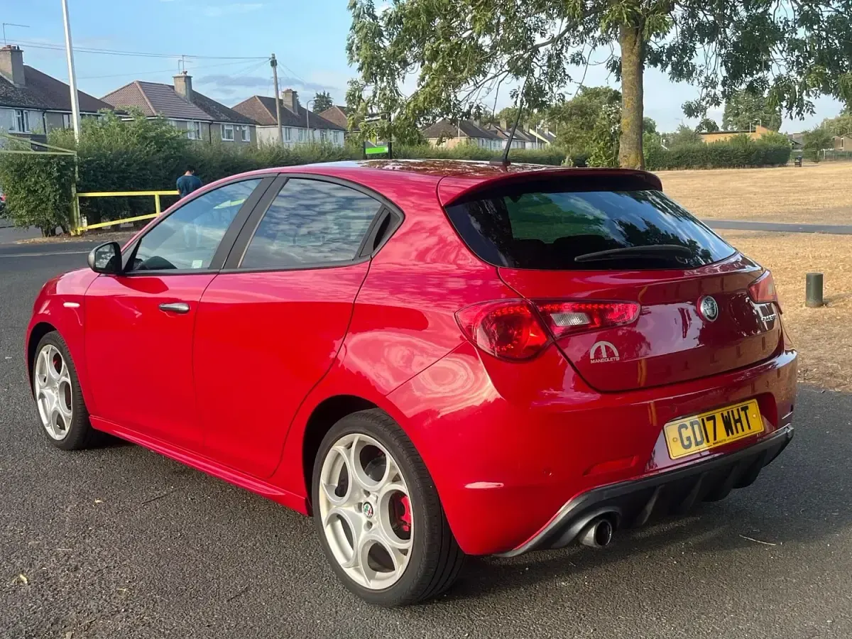 Used Alfa Romeo Giulietta Edizione Speciale 170 HP (125 kW) 2017 Red Hatchback