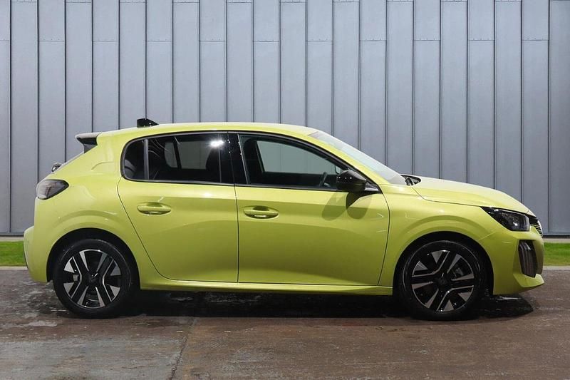 Used Peugeot 208 Allure 99 HP (72 kW) 2025 Yellow Hatchback