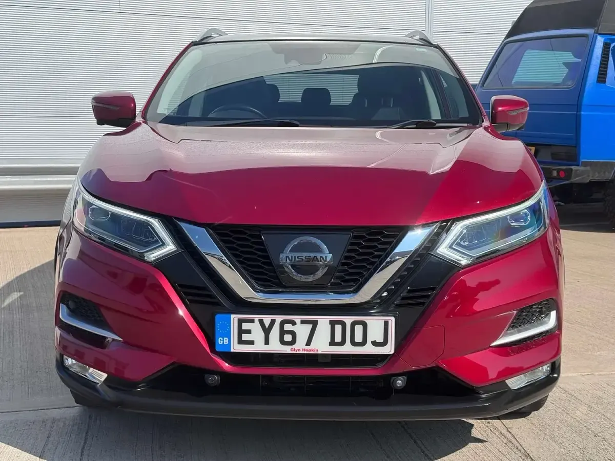 Used Nissan Qashqai Tekna 115 HP (84 kW) 2017 Red SUV