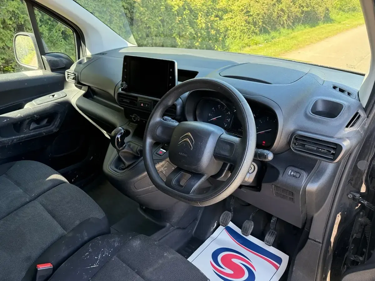 Used Citroën Berlingo 100 HP (73 kW) 2021 Black MPV