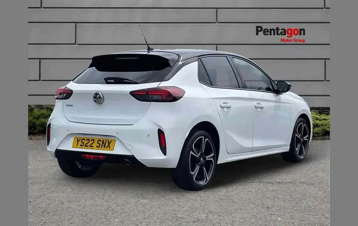 Used Vauxhall Corsa Edition 99 HP (72 kW) 2022 White Hatchback