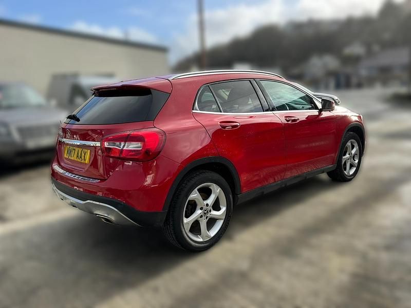 Used Mercedes GLA200 136 HP (100 kW) 2017 Red SUV