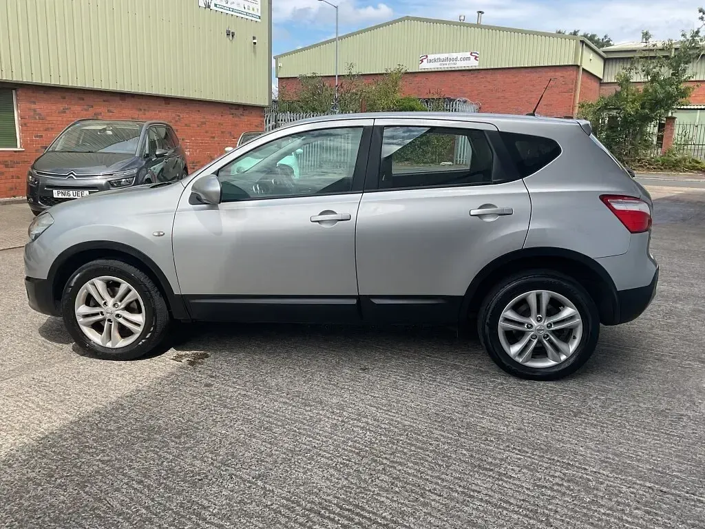 Used Nissan Qashqai Acenta 117 HP (86 kW) 2013 Silver SUV