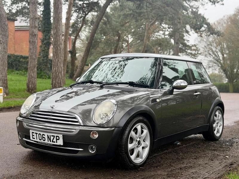 Usado Mini Cooper Hatch 2006 Gris Utilitario