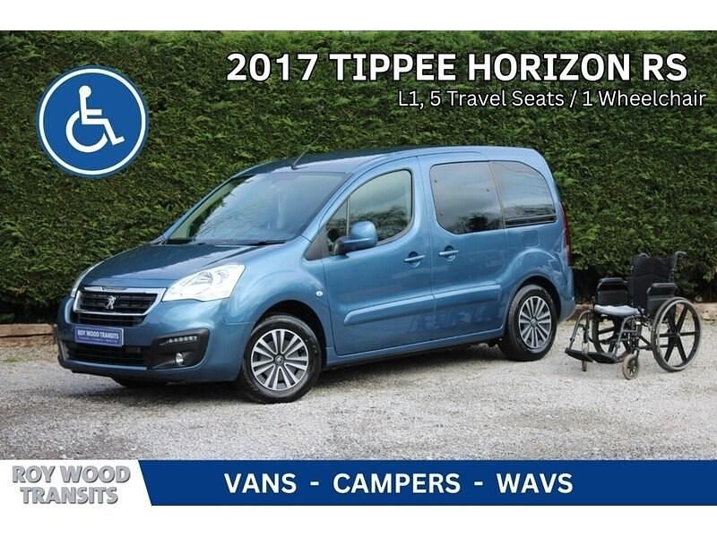 Used Peugeot TePee Allure 100 HP (73 kW) 2017 Blue MPV