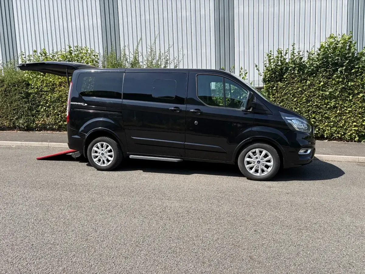 Used Ford Tourneo Custom Titanium 130 HP (95 kW) 2021 Black Van