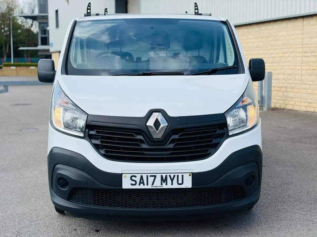 Used Renault Trafic Business 2017 White MPV