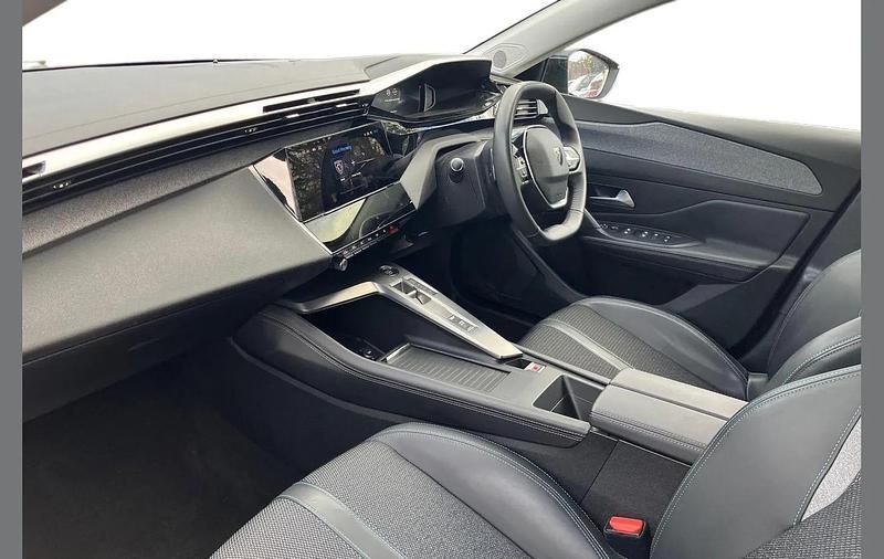 Used Peugeot 308 Allure Premium 131 HP (96 kW) 2023 Black Hatchback