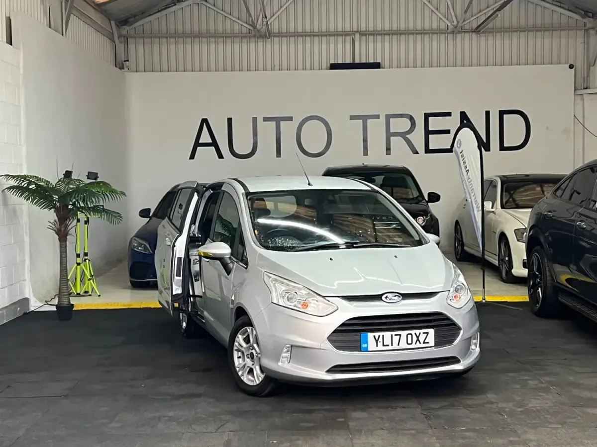 Begagnad Ford B-MAX Zetec 88 HK (64 kW) 2017 Silver Minibuss