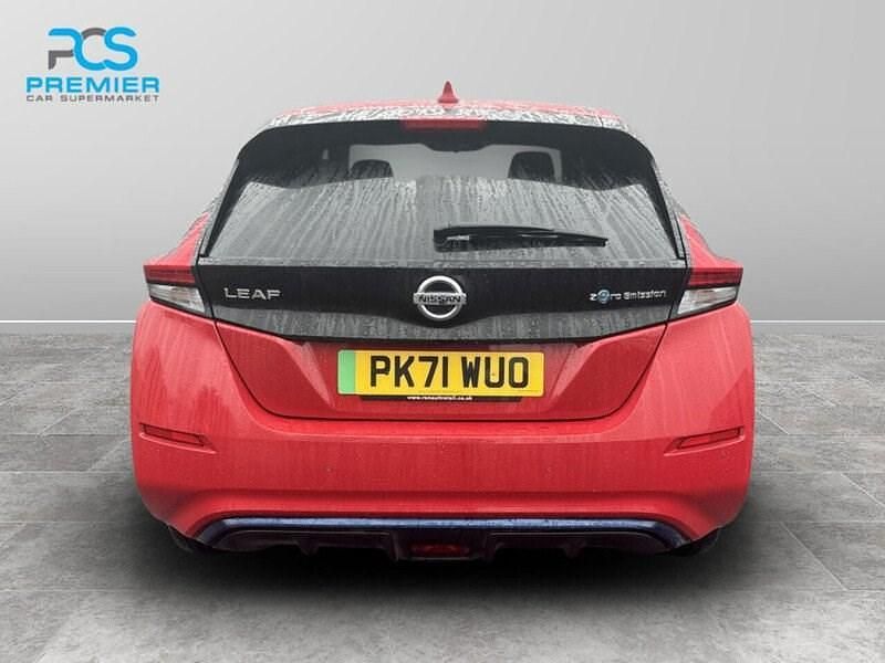 Used Nissan Leaf Tekna 110 kW (150 HP) 2022 Red Hatchback