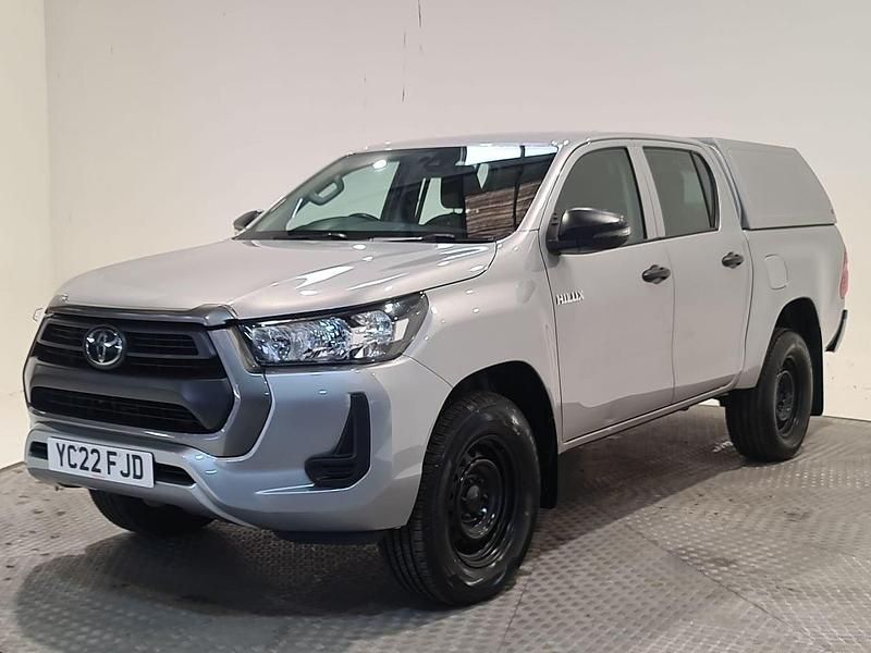 Used Toyota HiLux Active 150 HP (110 kW) 2022 Silver Pickup