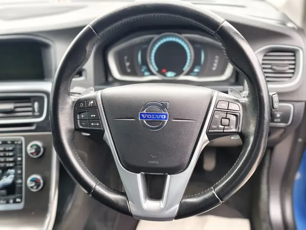 Used Volvo V60 SE Lux 2015 Blue Estate