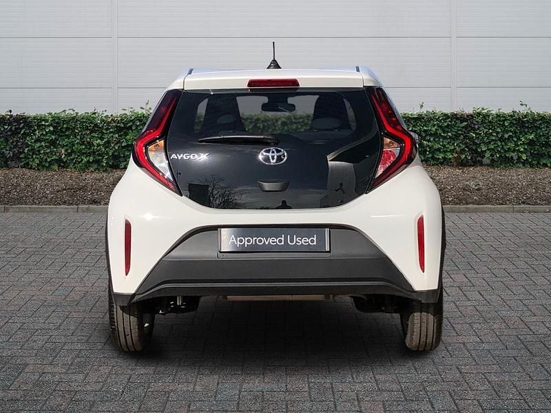 New Toyota Aygo X PURE 72 HP (52 kW) 2025 White SUV