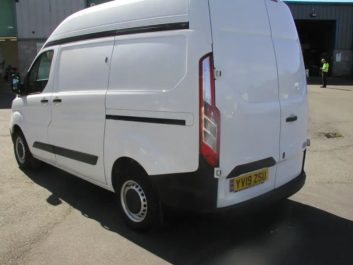 Used Ford Transit Custom 105 HP (77 kW) 2019 White Van