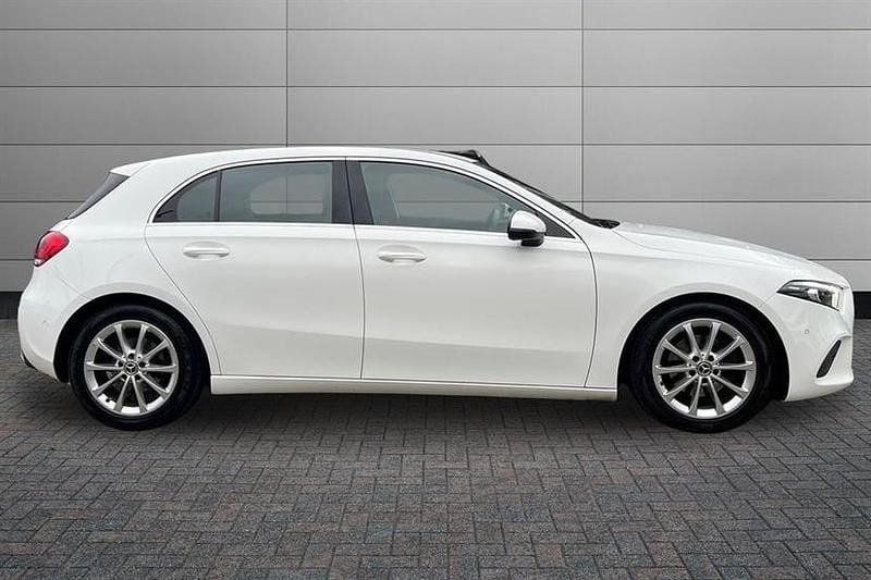 Used Mercedes A180 Executive 116 HP (85 kW) 2019 Polar white Hatchback