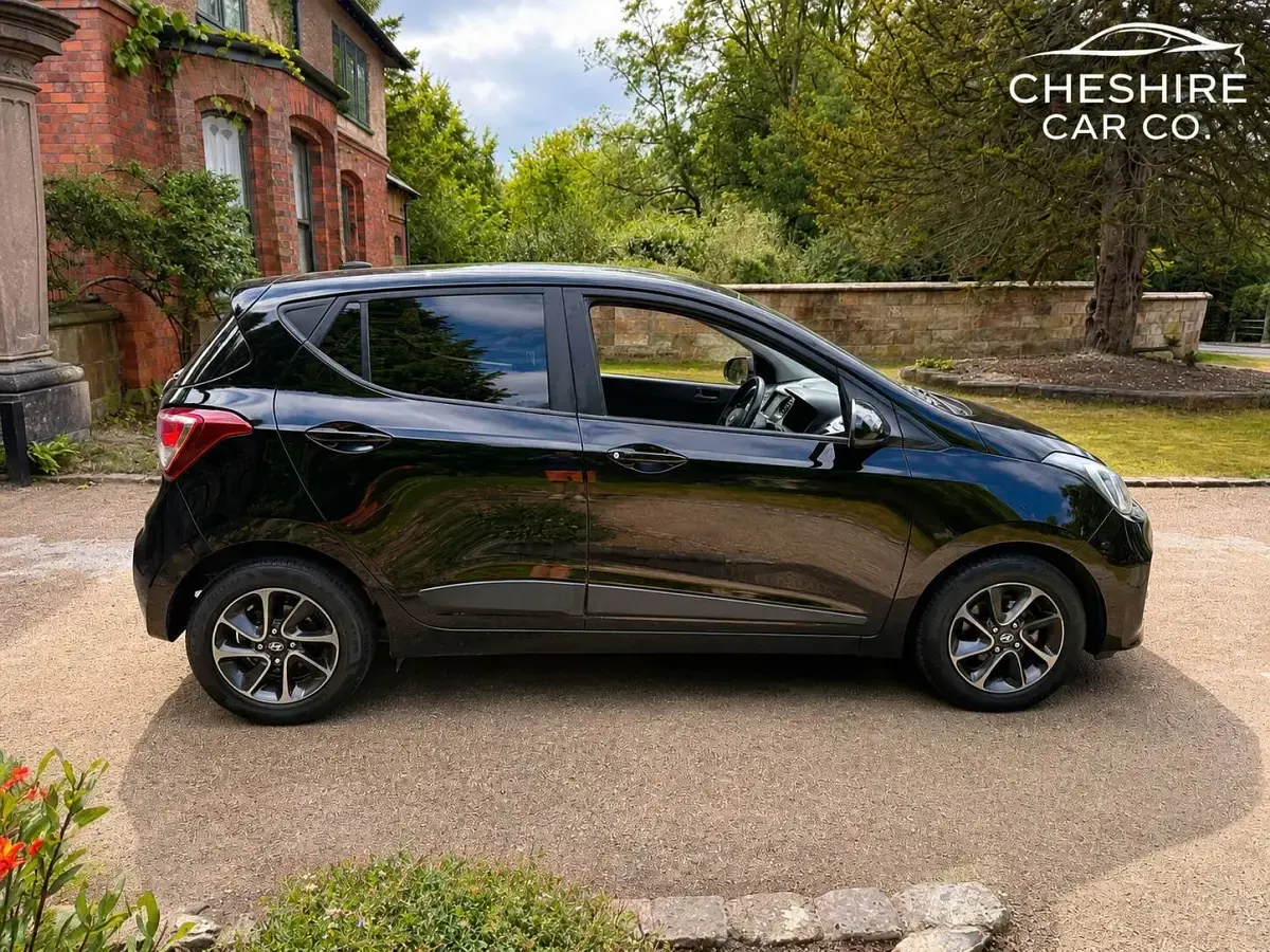 Used Hyundai i10 Premium 100 HP (73 kW) 2019 Black Hatchback