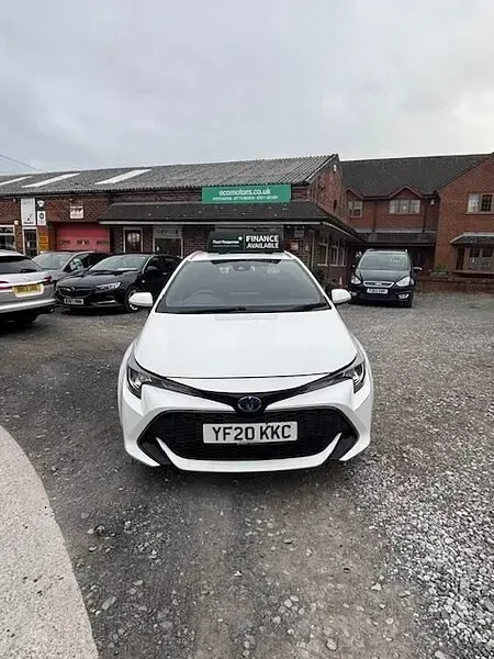 Used Toyota Corolla 122 HP (89 kW) 2020 White Estate