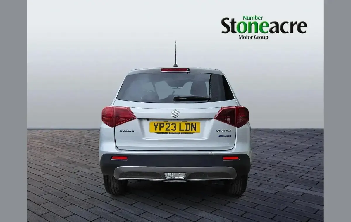 Używany Suzuki Vitara SZ-T 129 KM (94 kW) 2023 Srebrny SUV