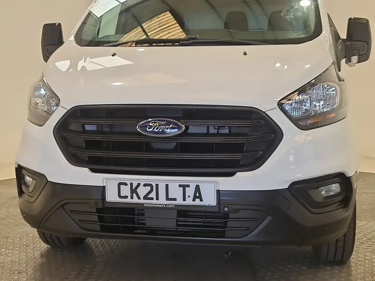 Used Ford Transit Custom 105 HP (77 kW) 2021 White Van