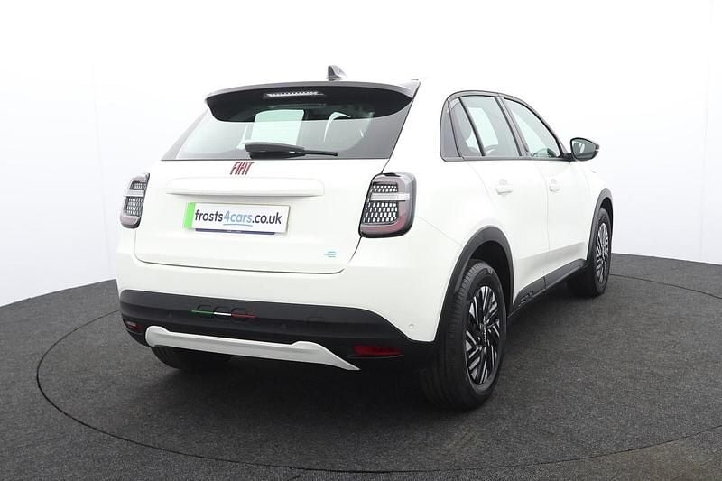 Used Fiat 600 Red 114 kW (156 HP) 2025 White Hatchback