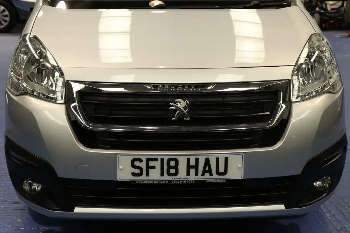 Used Peugeot Partner Tepee Active 98 HP (72 kW) 2018 Silver MPV
