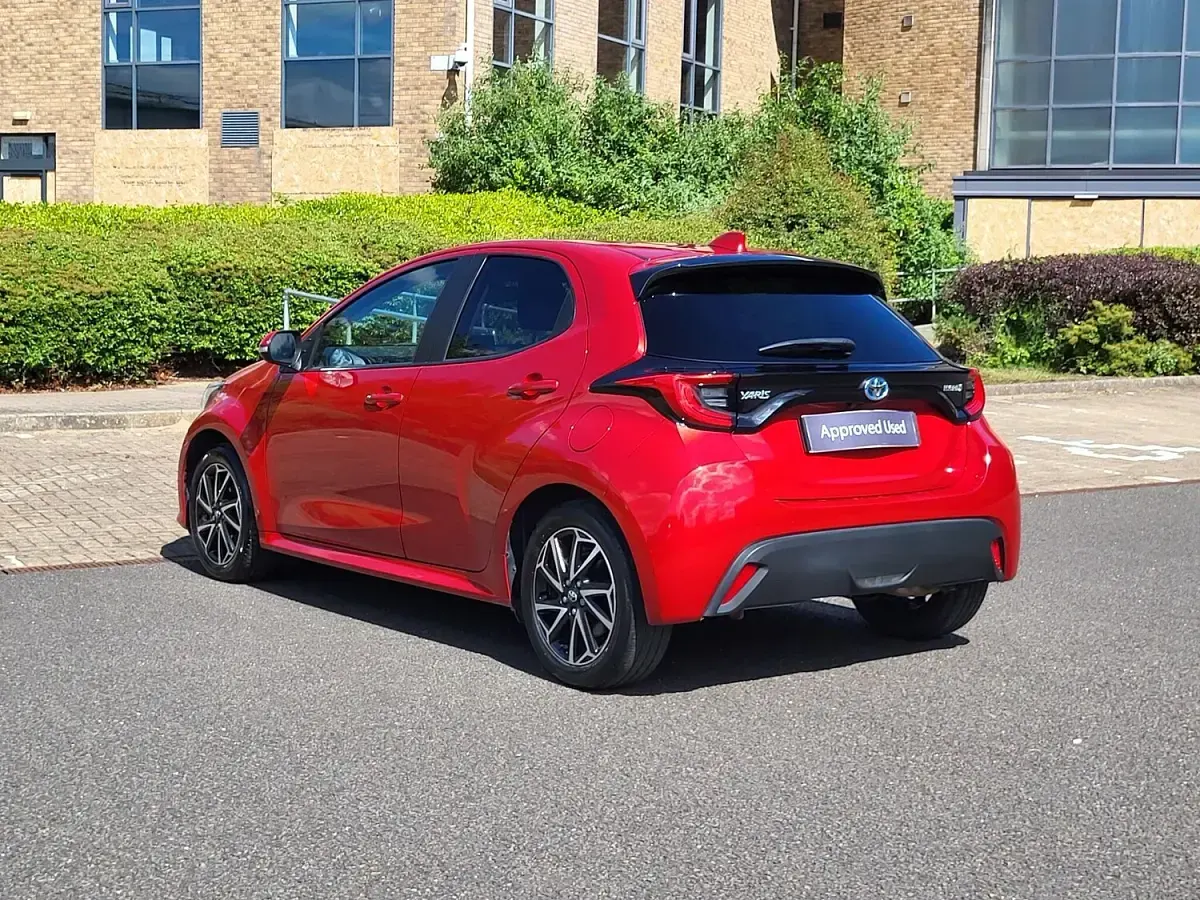 Used Toyota Yaris Design 116 HP (85 kW) 2023 Red Hatchback