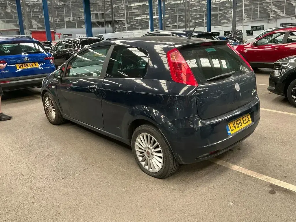 Used Fiat Grande Punto 77 HP (56 kW) 2008 Blue Hatchback