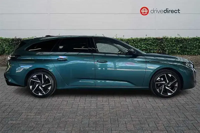 Used Peugeot 308 SW Allure Premium 130 HP (95 kW) 2022 Blue Estate