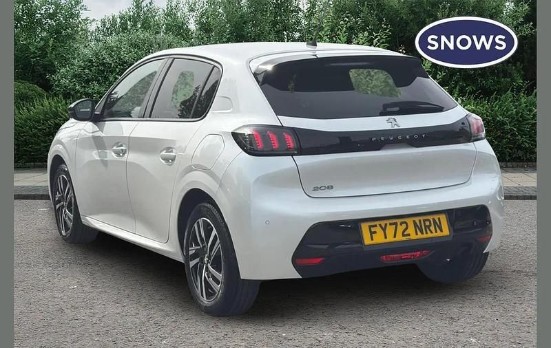 Used Peugeot 208 Allure+ 101 HP (74 kW) 2023 White Hatchback