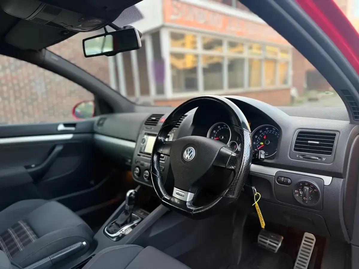Begagnad VW Golf IV GTI 2005 Röd Halvkombi