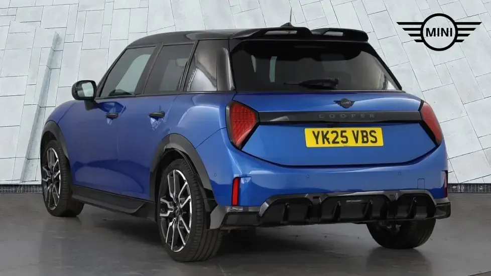 Used Mini Cooper Hatch 113 kW (154 HP) 2025 Blue Hatchback