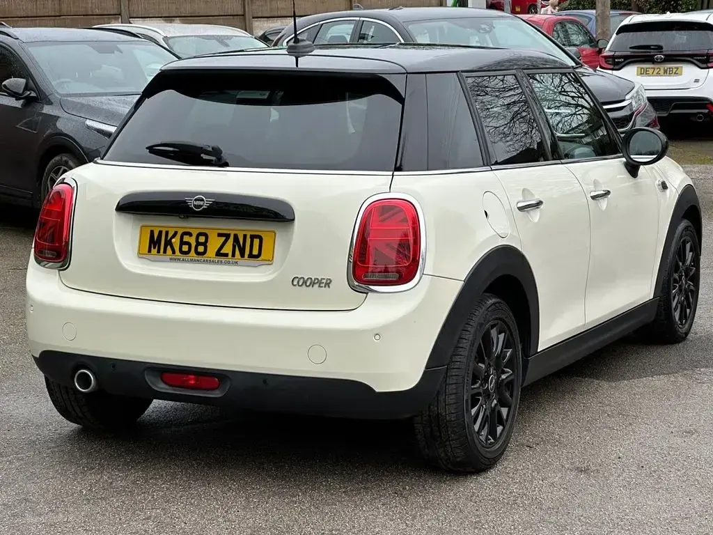 Used Mini Cooper Hatch 136 HP (100 kW) 2018 White Hatchback