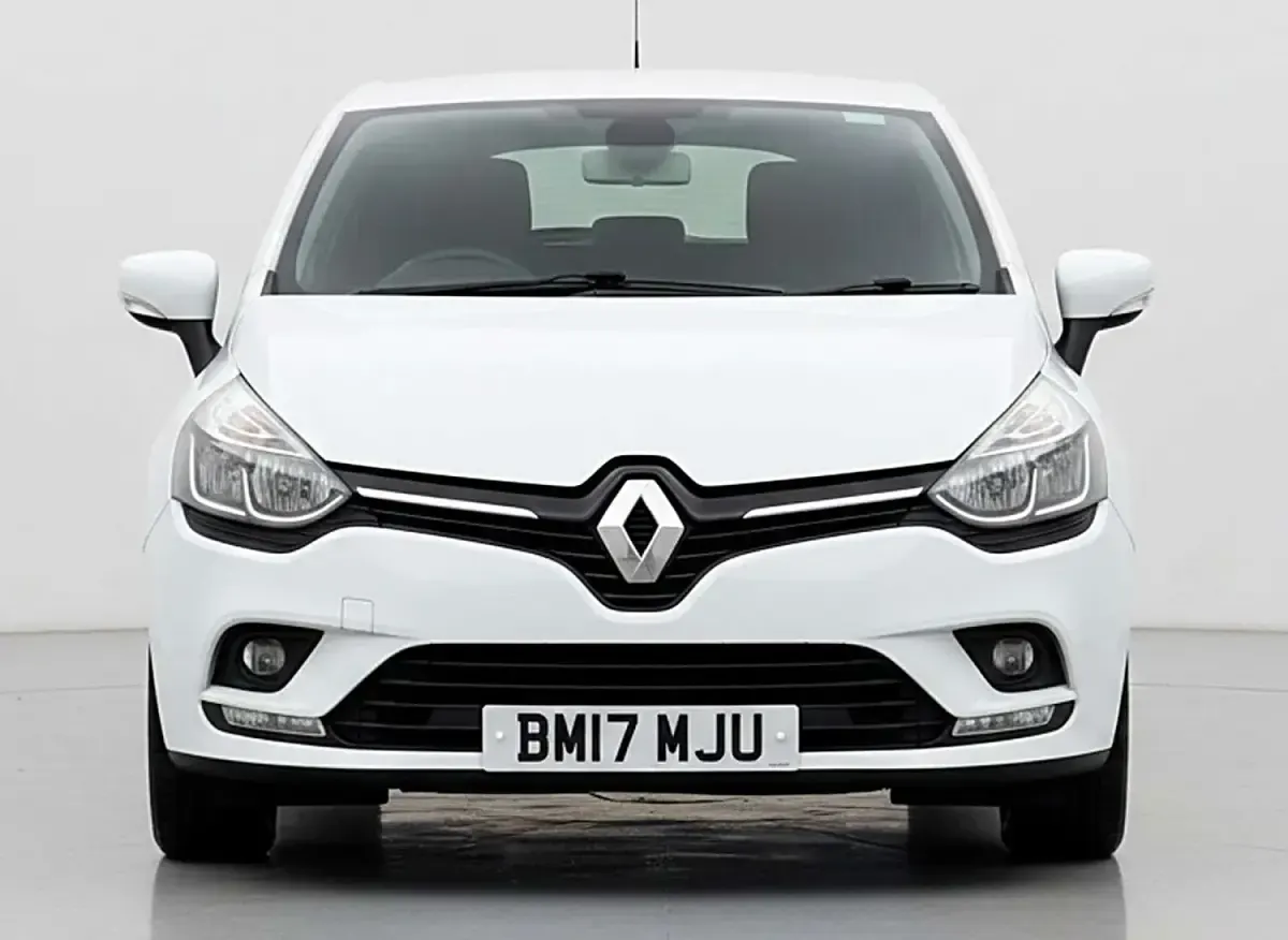 Used Renault Clio Dynamique 75 HP (55 kW) 2017 White Hatchback