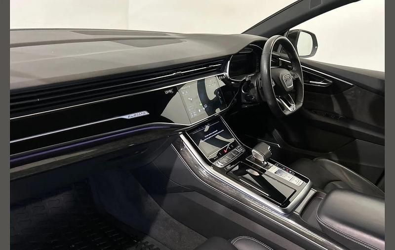 Used Audi Q8 Black Edition 281 HP (206 kW) 2021 White SUV