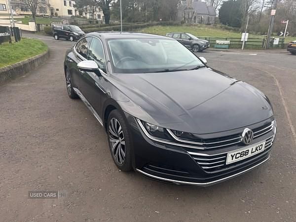 Usado VW Arteon Elegance 150 HP (110 kW) 2018 Cinzento Citadino