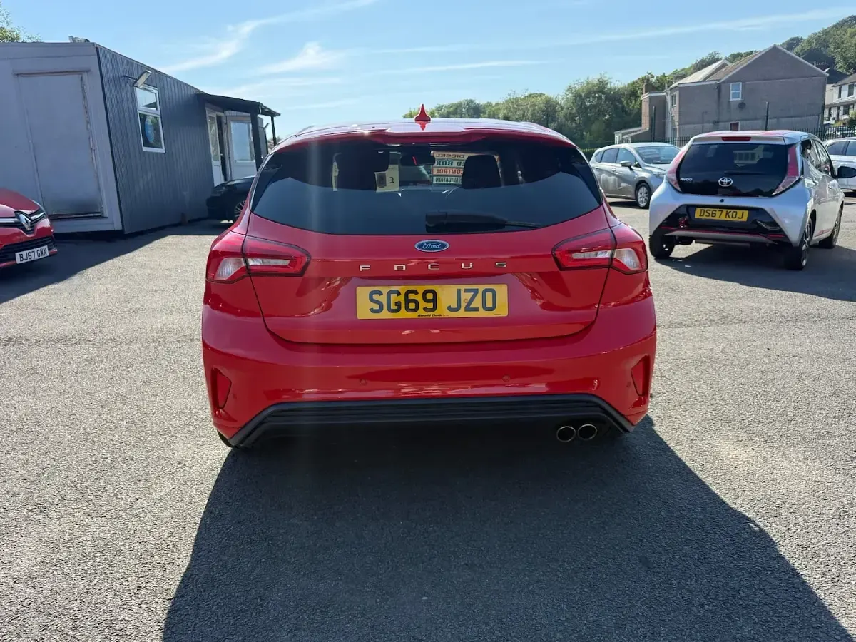 Used Ford Focus ST-Line X 120 HP (88 kW) 2019 Red Hatchback